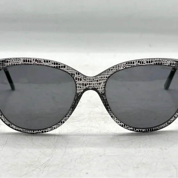 Versace | Accessories | Versace Designer Womens Black  display picture 2